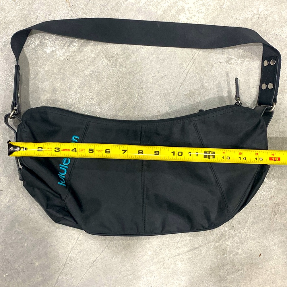 Lululemon Sling Bag - RARE - Picture 5 of 5